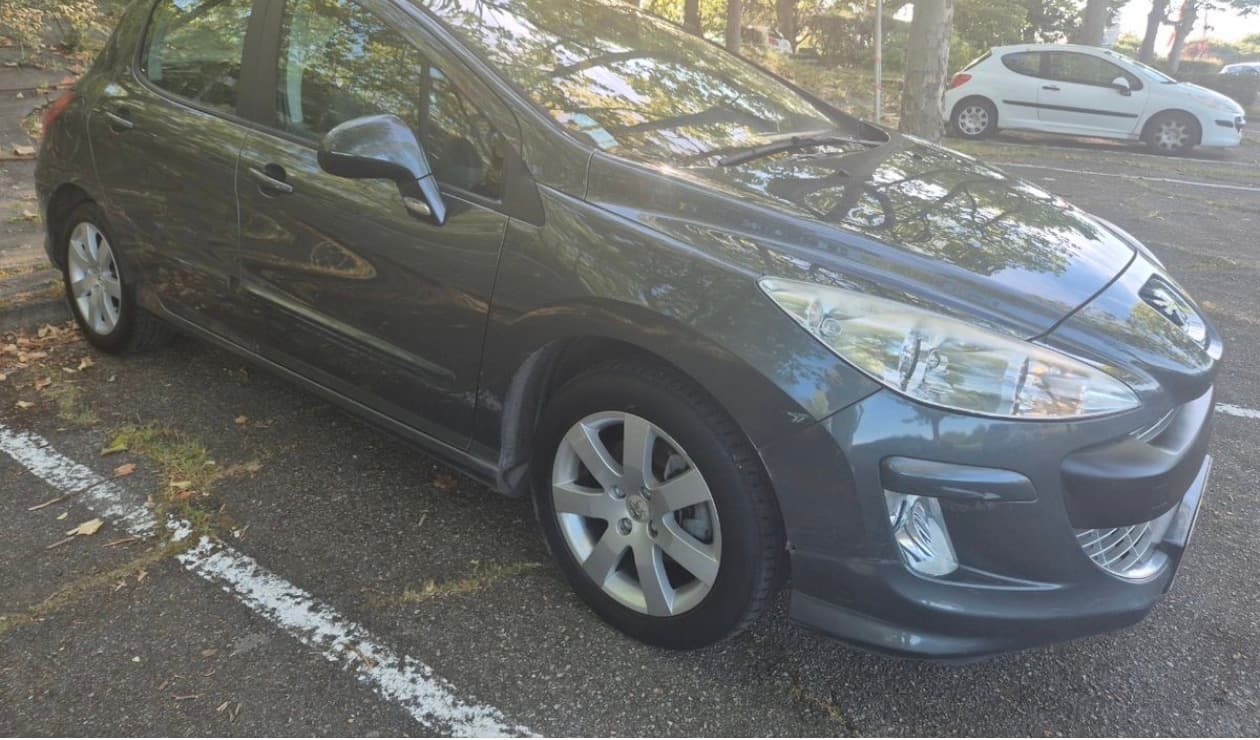 Peugeot 308 1.6 essence 120 ch premium CARTE GRISE OFFERTE